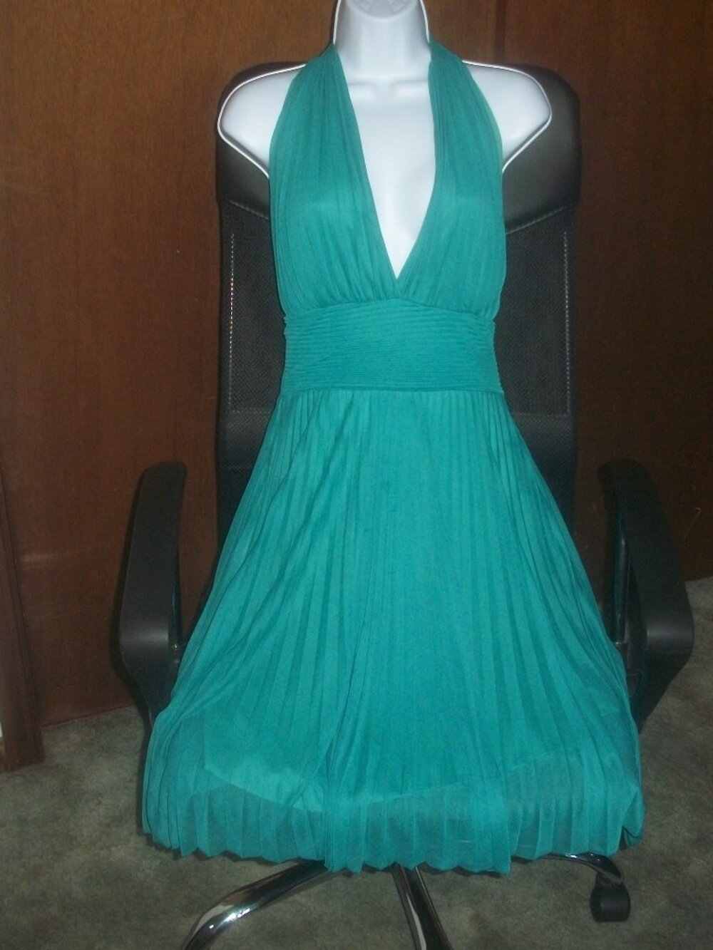 womens pleat halter dress. Marilyn Monroe style. Deep plunge. teal.size large